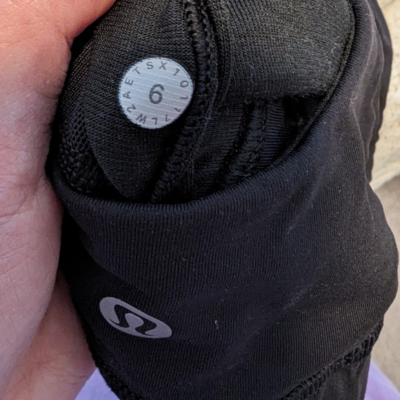 lululemon Invigorate Bra in Black Size 6 - Picture 3 of 3